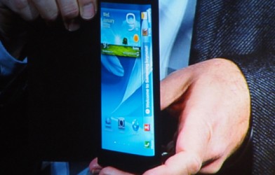 Flexible Display Galaxy Note 3 Rumored To Debut Soon samsung youm demo 392x250 Flexible Display Galaxy Note 3 Rumored To Debut Soon